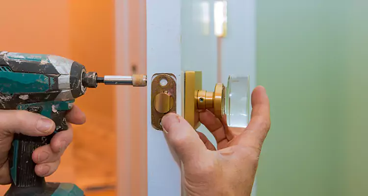 Broken Door Knob Fix in Apopka, FL